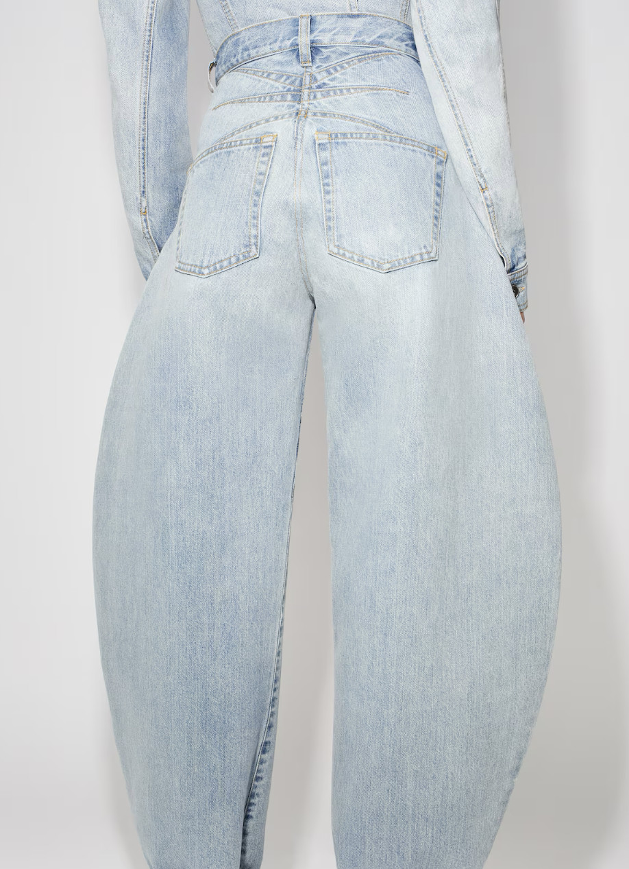 Джинсы-бочки тренд 